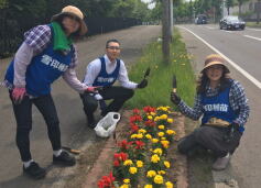 花壇の草取り大作戦！