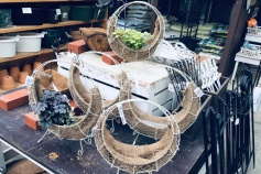 三日月型のメッシュプランター