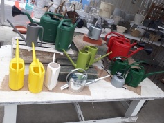 いろとりどりのジョウロ♪